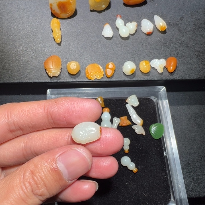 和田玉颈饰未镶嵌思*邪