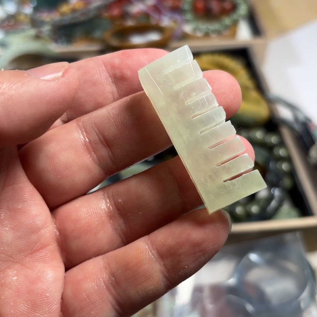 岫岩河磨玉（透闪石质玉）颈饰未镶嵌