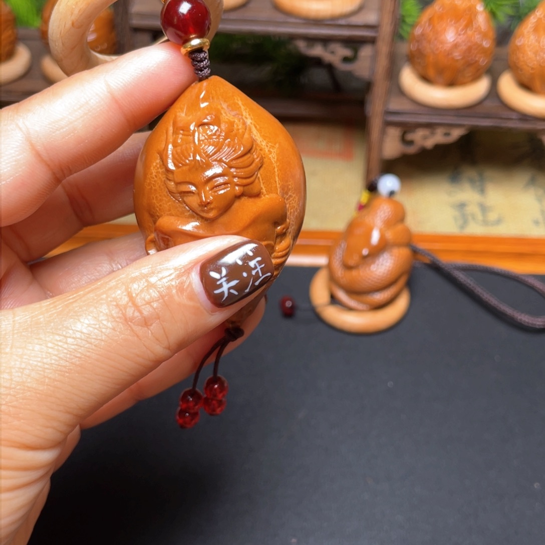 橄榄核吊坠美女蝴蝶穿配