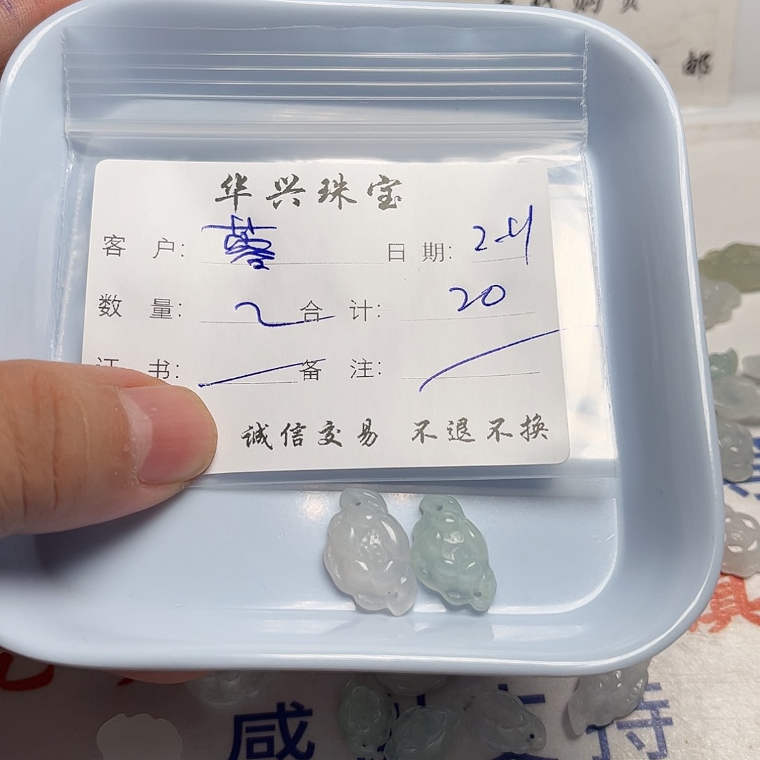 翡翠颈饰未镶嵌蓉*