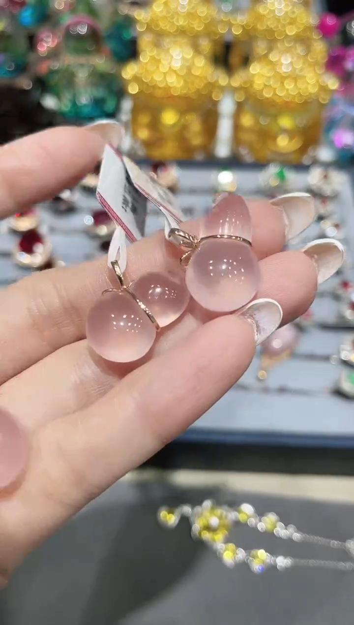 18K金镶嵌天然芙蓉石吊坠 多样性发其一