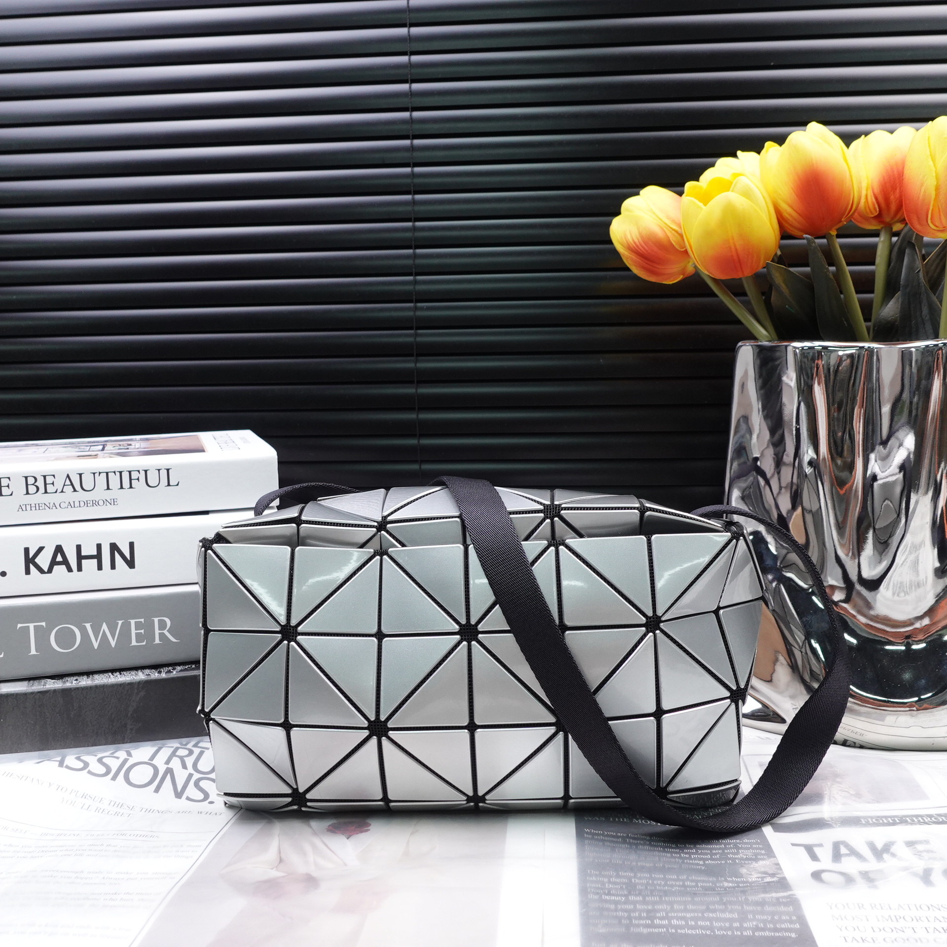 95新 Issey Miyake/三宅一生 单肩包/T10231342