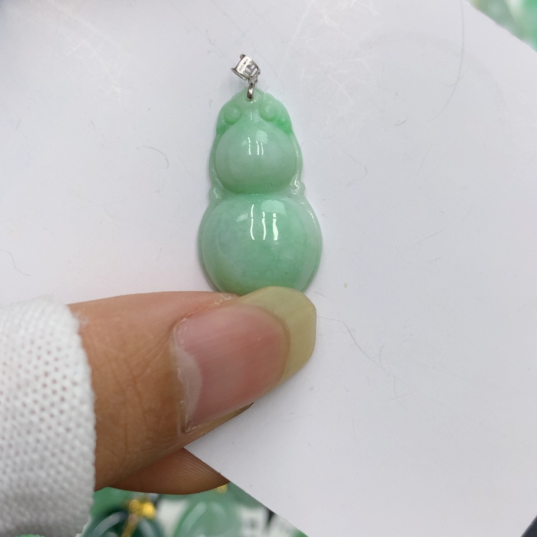 翡翠18K金镶嵌颈饰翡翠