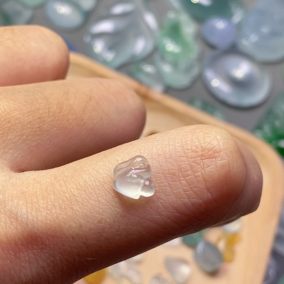 翡翠颈饰未镶嵌翡翠