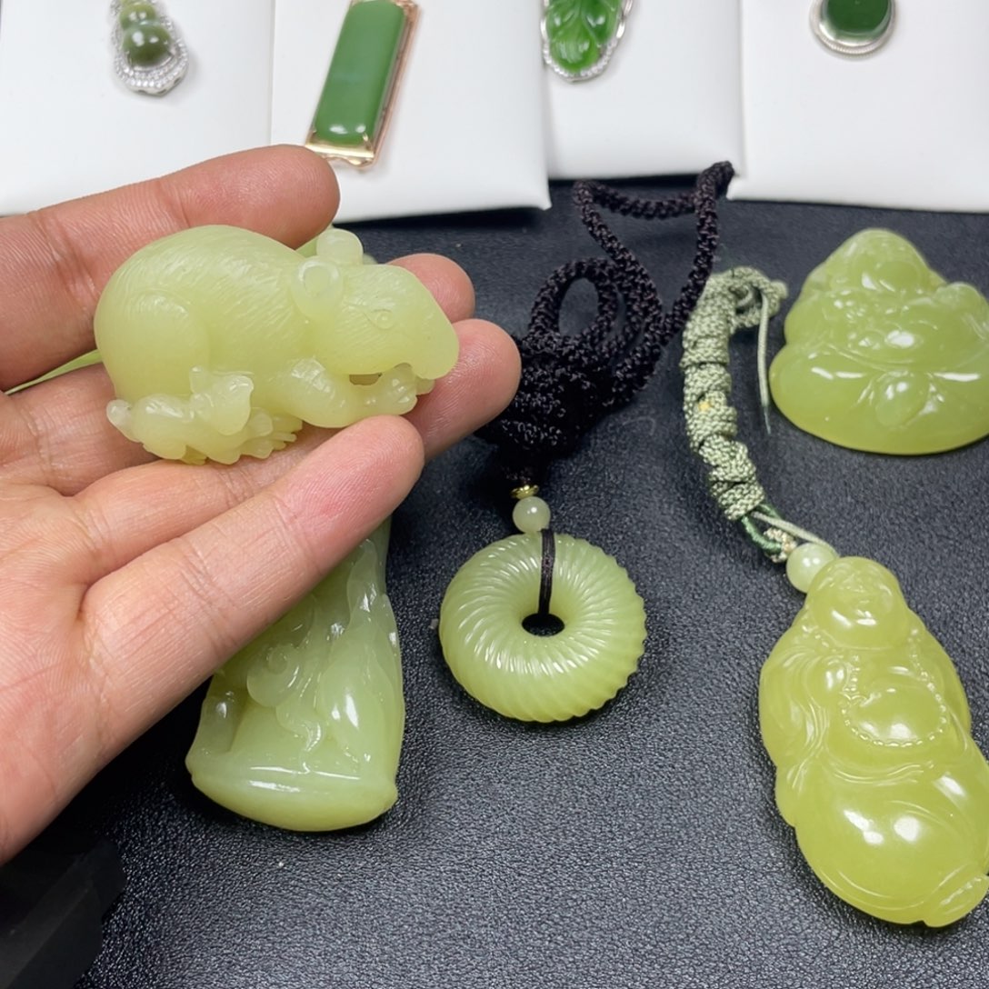 和田玉未镶嵌颈饰