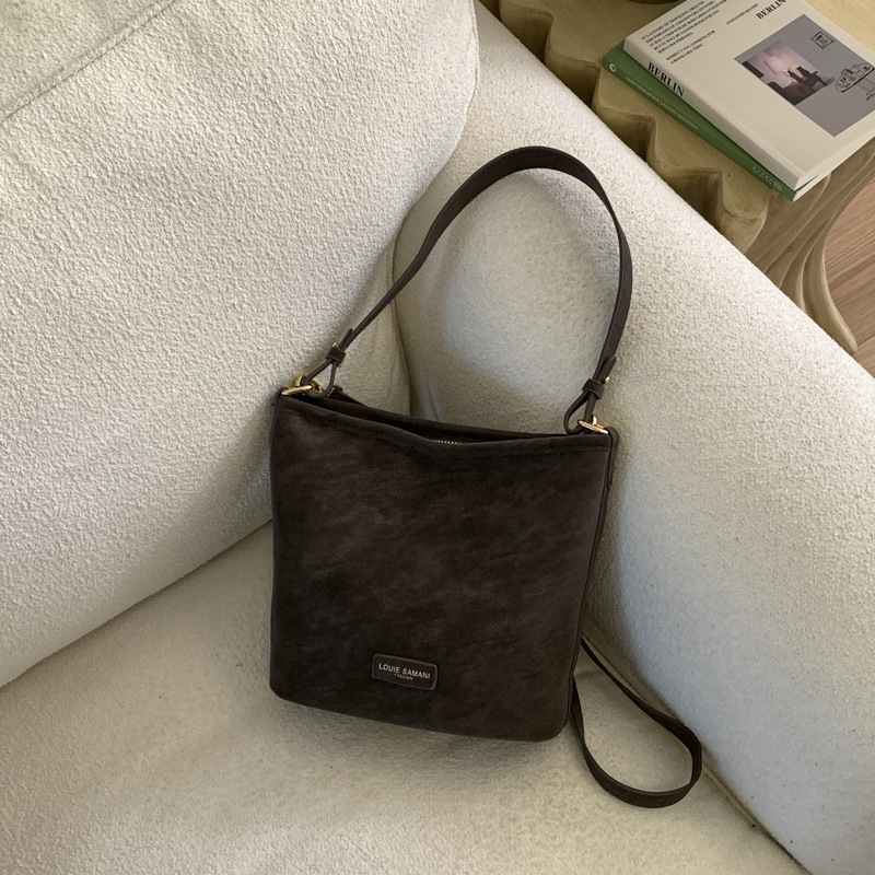 2026冬季新款质感水桶包时尚潮流个性休闲包包小众女士单肩斜挎包