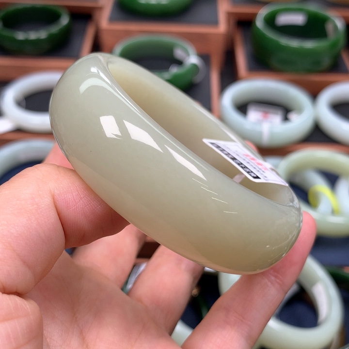 和田玉手镯未镶嵌56