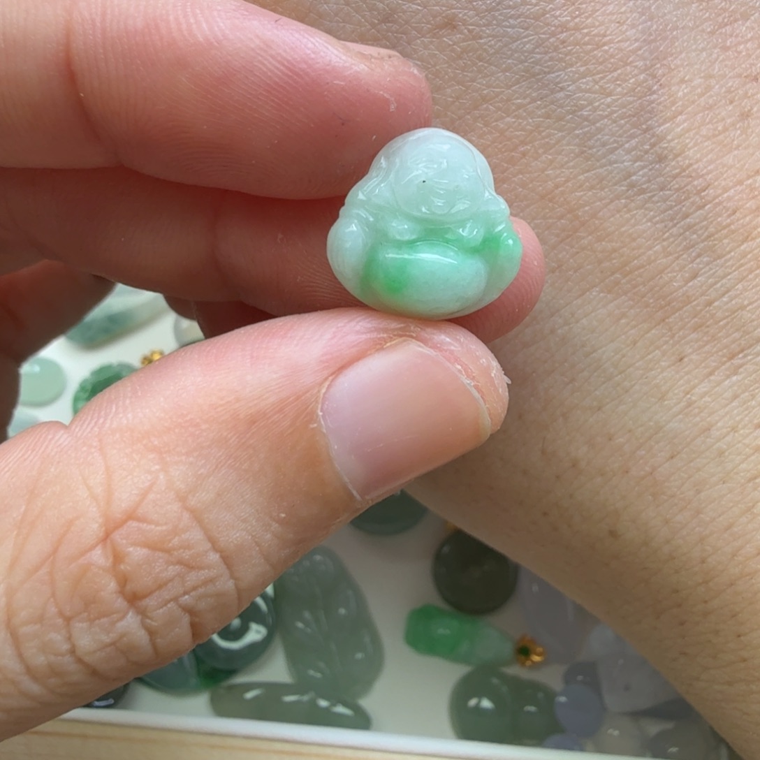 翡翠未镶嵌颈饰93