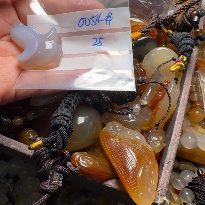 玛瑙/玉髓颈饰未镶嵌姜***?0054