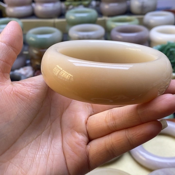 球***ㅤ石英质玉未镶嵌手镯