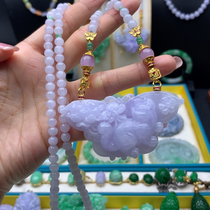 翡翠未镶嵌颈饰翡翠蝴蝶