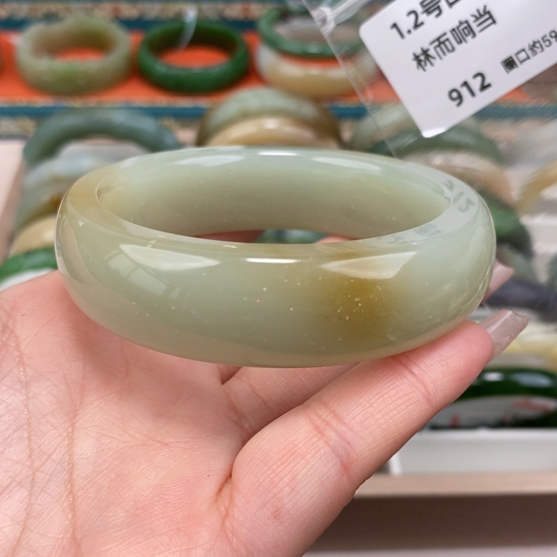 林****和田玉未镶嵌手镯59.3回流