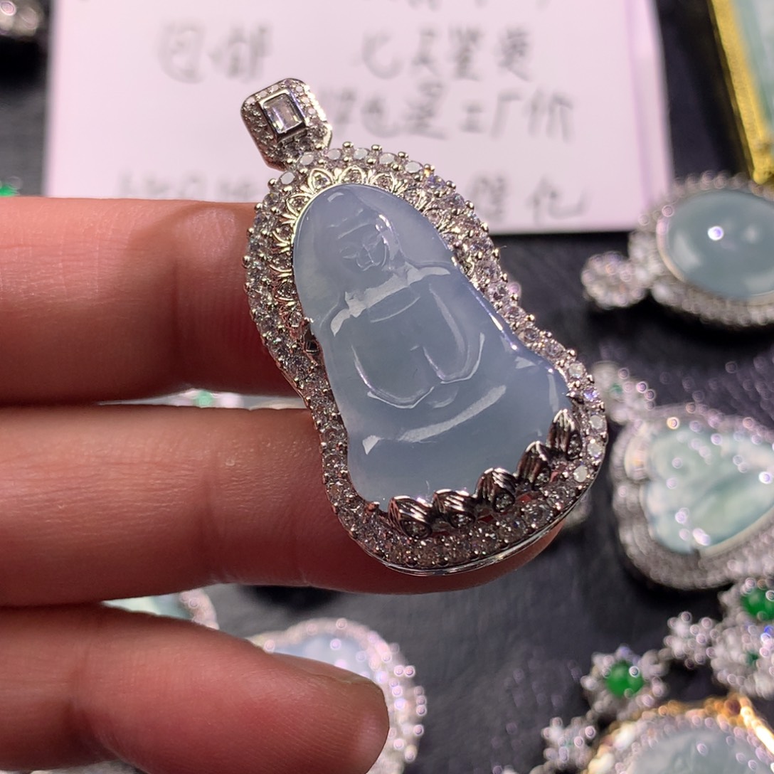 翡翠未镶嵌颈饰素衣