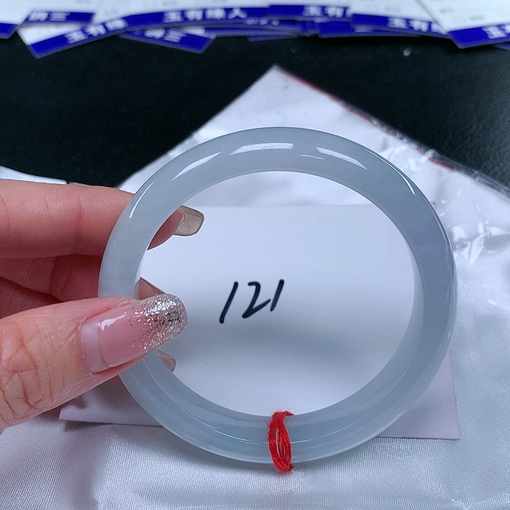 翡翠手镯未镶嵌翡翠手镯未镶嵌