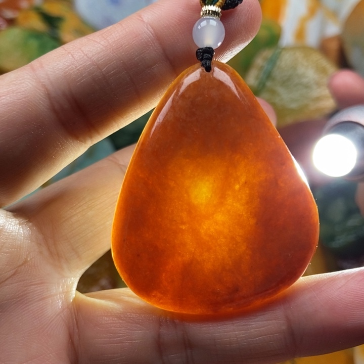 翡翠未镶嵌颈饰缅甸