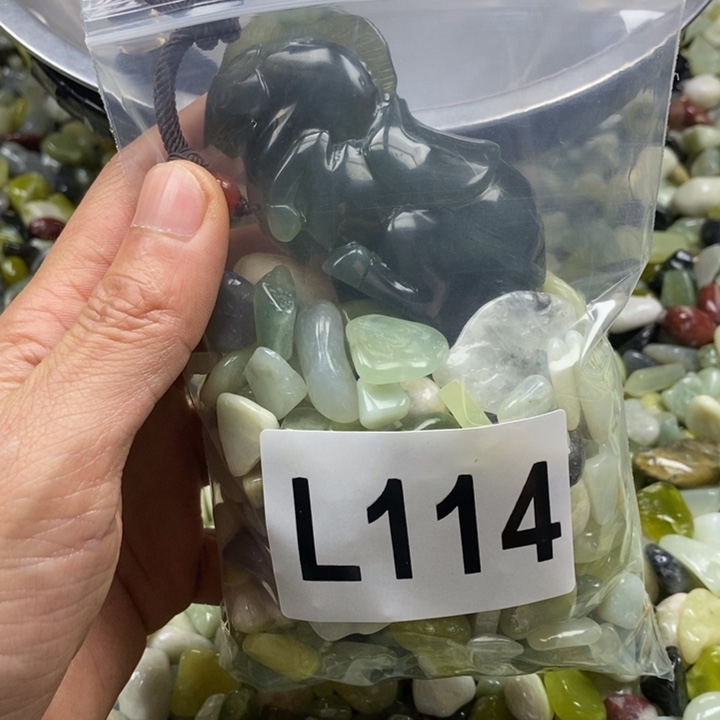 蛇纹石玉鱼缸石未镶嵌