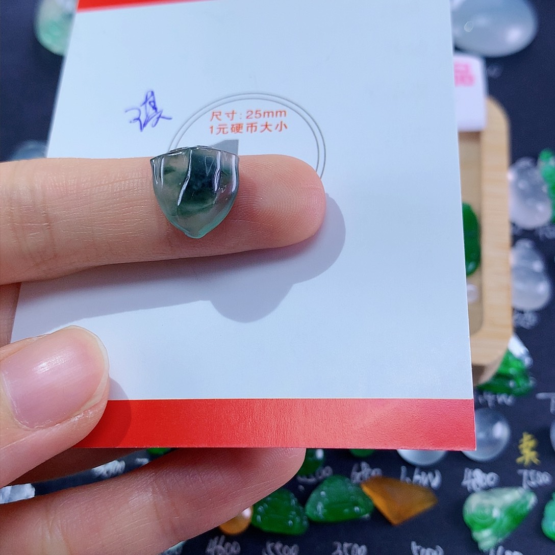 翡翠颈饰未镶嵌莲蓬