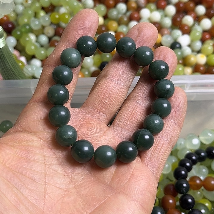 合金蛇纹石玉颈饰