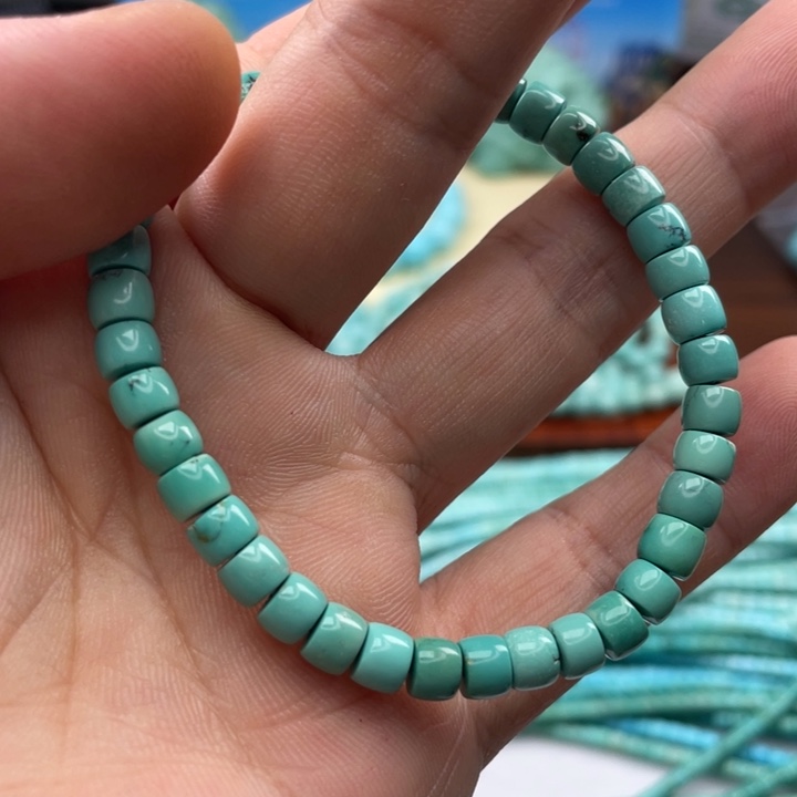 绿松石颈饰未镶嵌