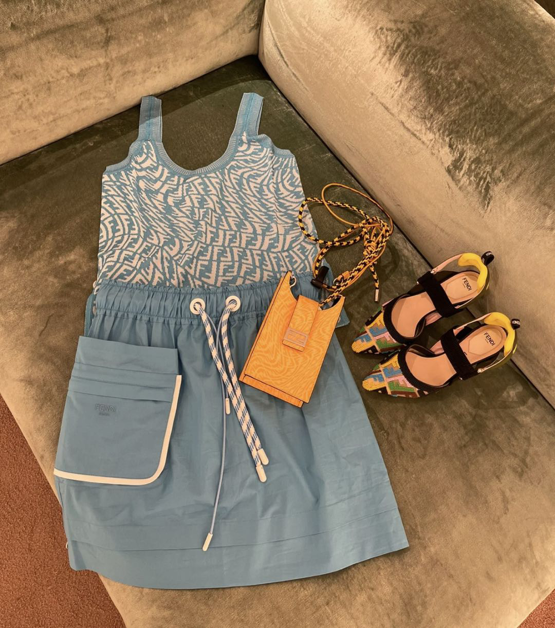 全新未使用 FENDI/芬迪 cc零六九 棉 蓝色刺绣标语logo短裙 42码 