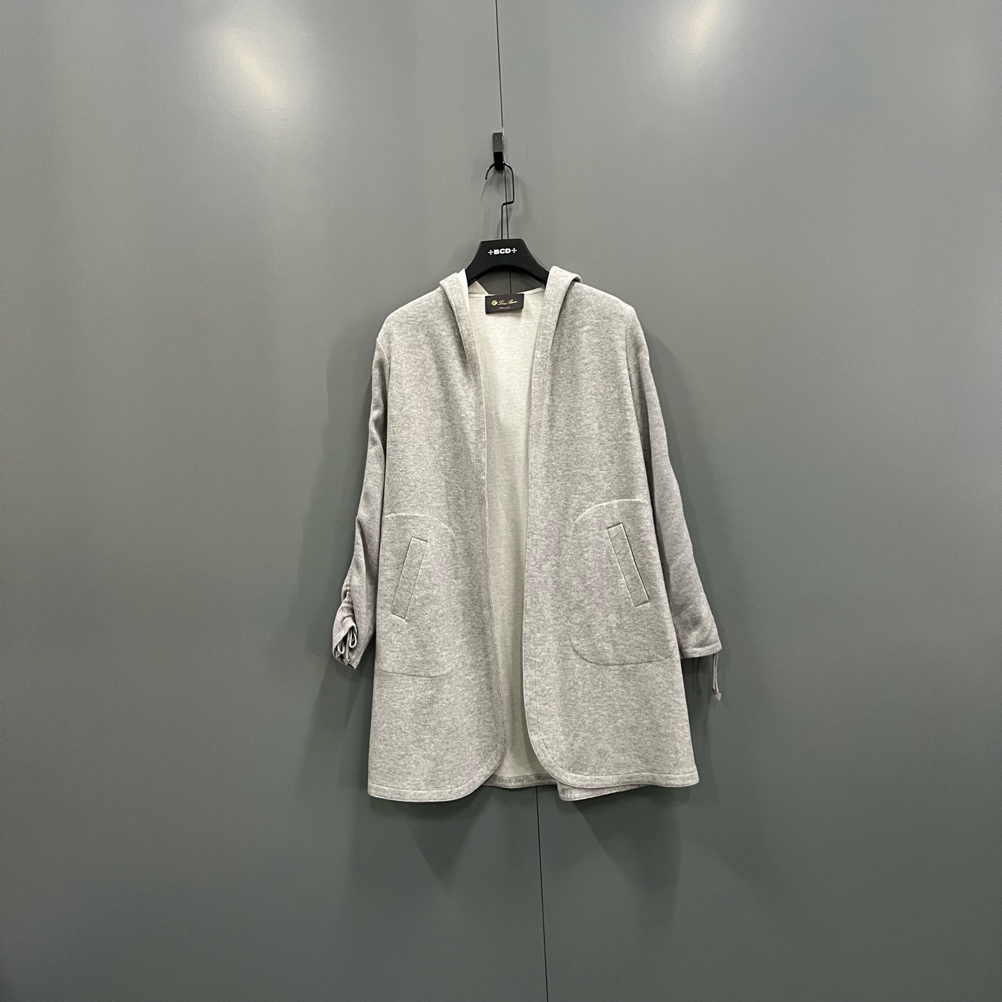 99新 Loro Piana/诺悠翩雅 楠 灰色袖口抽绳连帽外套 M码/610266