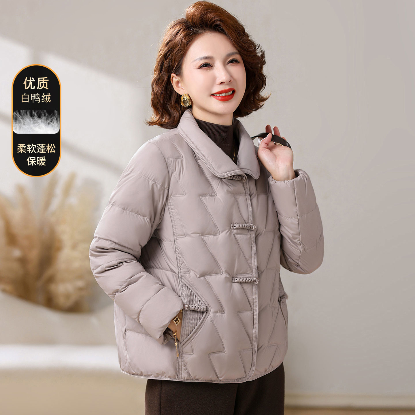 妈妈羽绒服冬装外套2025新款中老年人轻便小棉袄秋冬女款保暖棉衣
