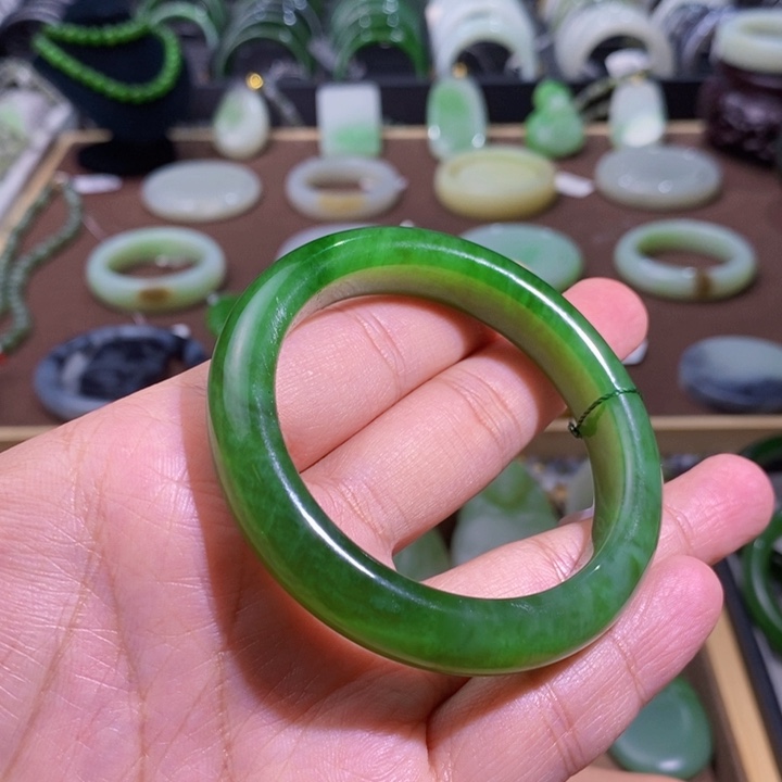 和田玉未镶嵌碧玉冰阳绿色手镯54圈口51克