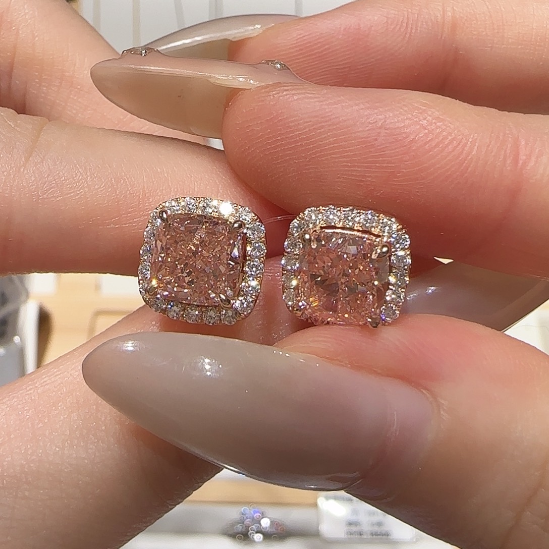 实验室培育钻石18K金镶嵌4.5卡围镶粉钻耳钉