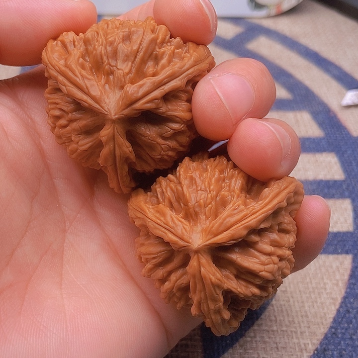 吊坠文玩核桃天***泪三棱