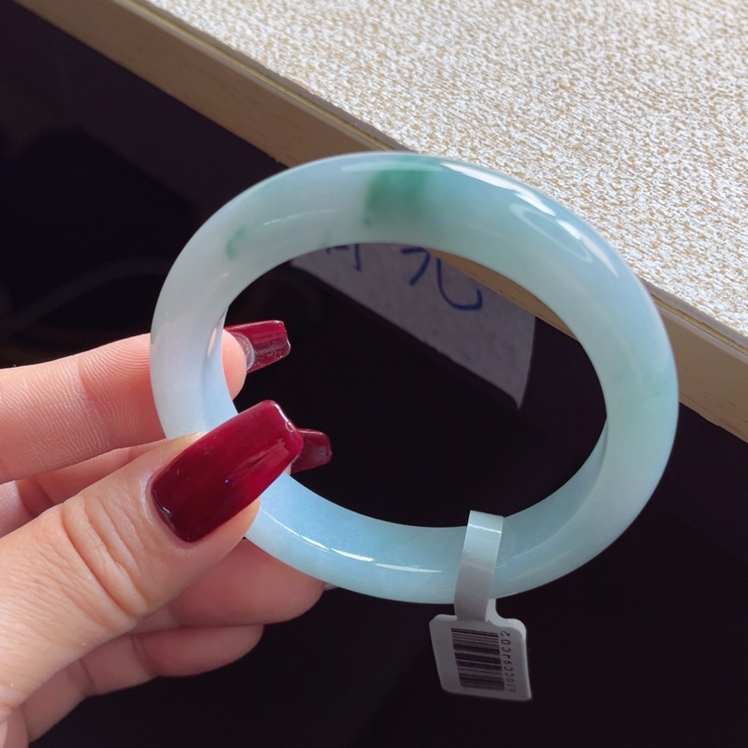 翡翠手镯未镶嵌手镯