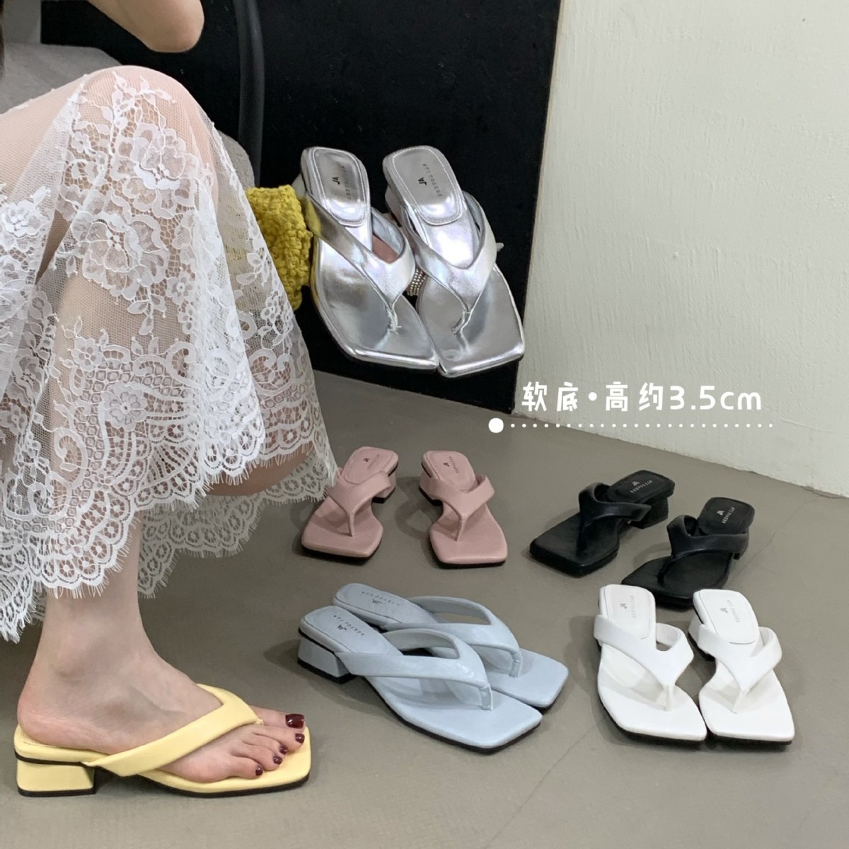 彩色凉拖鞋女夏外穿时尚2025新款粗跟夹趾人字拖网红海边沙滩鞋子