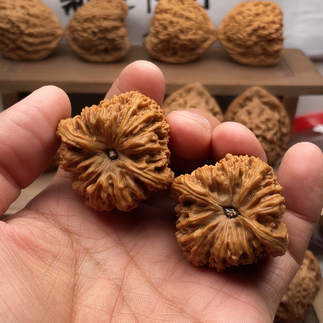 旺***仔桃核吊坠南疆石42/40/43全品无修无黄