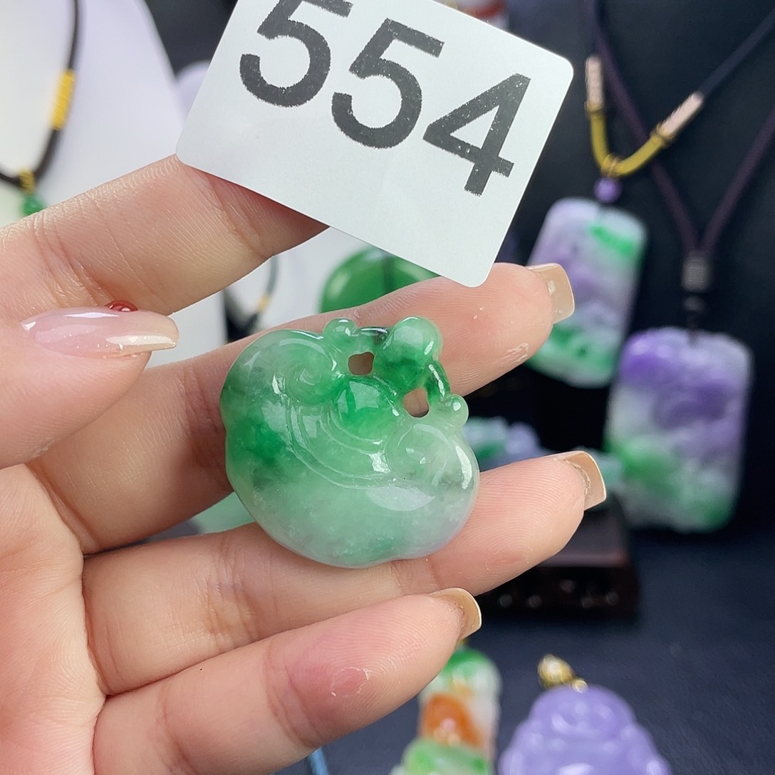 翡翠未镶嵌吊坠(赠链)