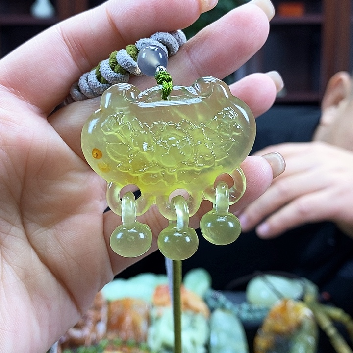 蛇纹石玉吊坠未镶嵌