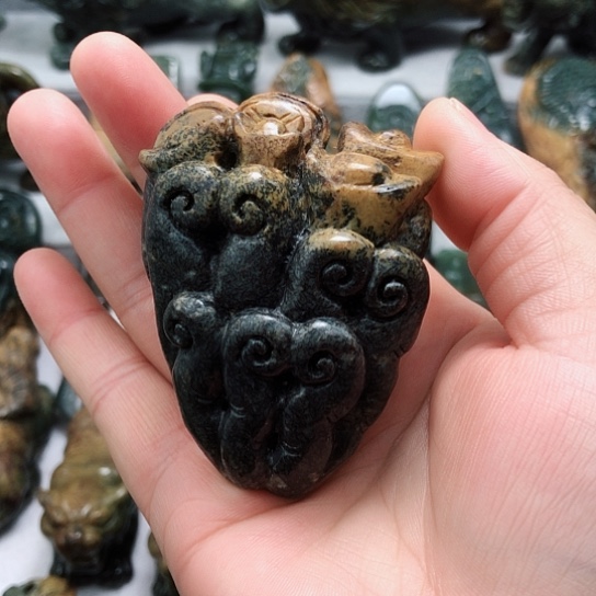 岫岩河磨玉（透闪石质玉）把件未镶嵌