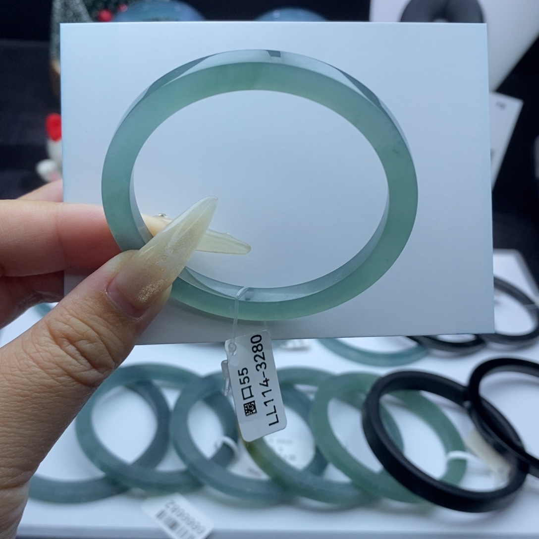 定制翡翠未镶嵌手镯冰果绿