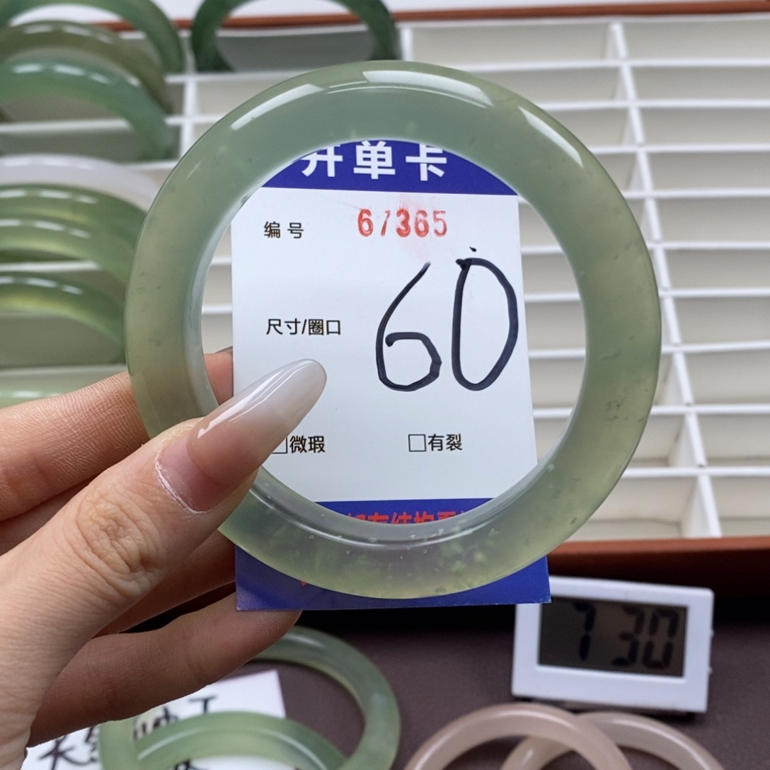 蛇纹石玉手镯未镶嵌