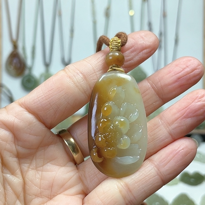 和田玉颈饰未镶嵌