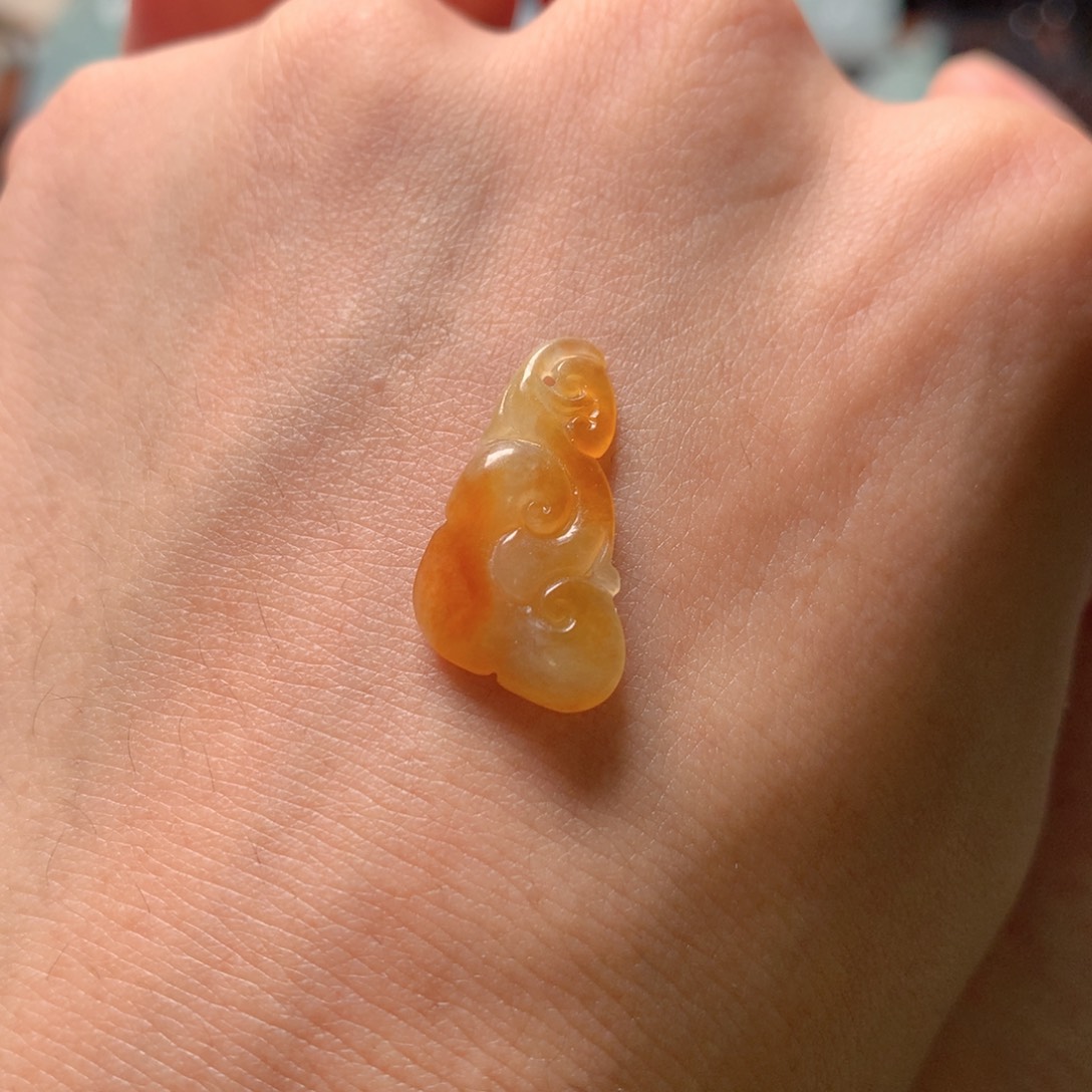 W***n翡翠未镶嵌颈饰如意