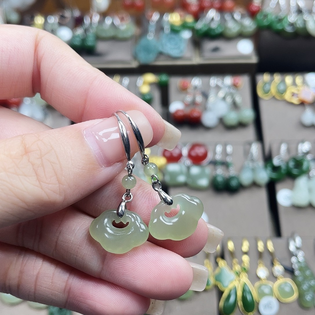 和田玉银S925镶嵌耳饰如意