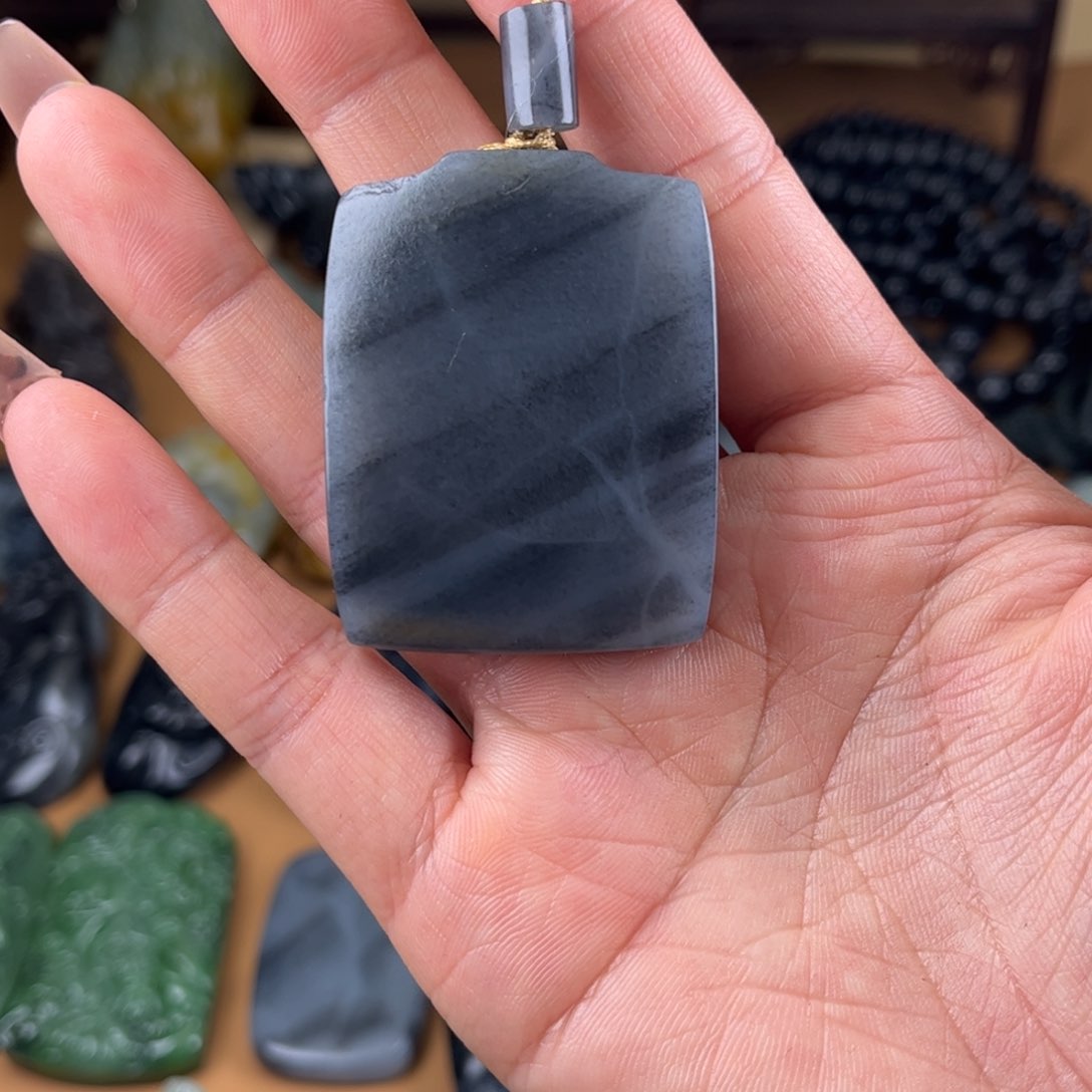 和田玉颈饰未镶嵌?*跳