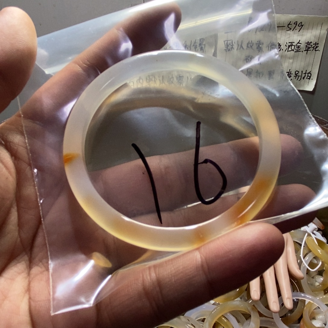 傲****玛瑙/玉髓未镶嵌手镯16号