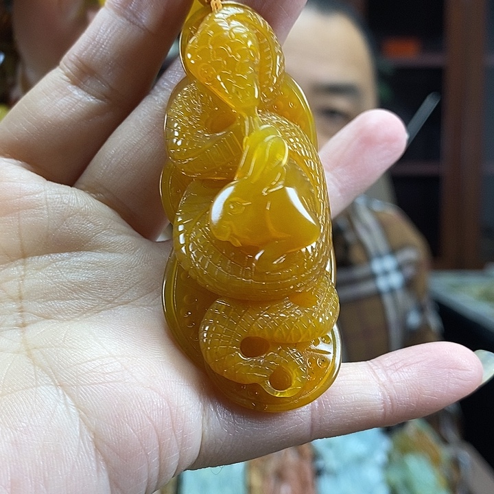 蛇纹石玉未镶嵌颈饰