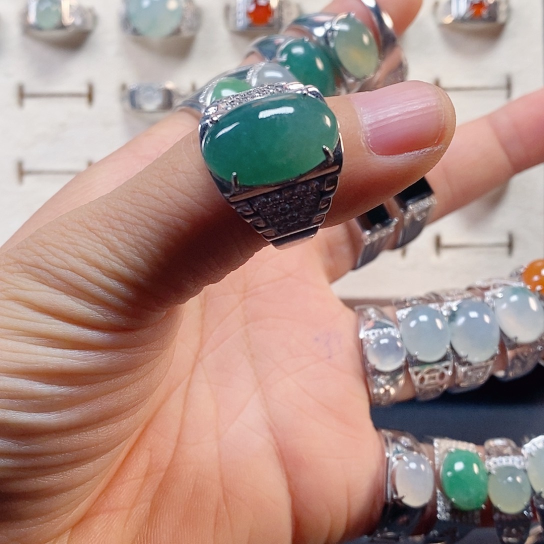 不***在翡翠银S925镶嵌戒指
