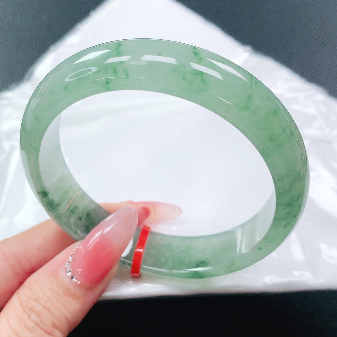 翡翠手镯未镶嵌58圈