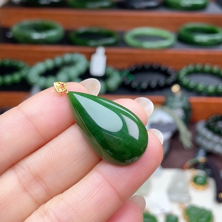 和田玉（碧玉）颈饰18K金镶嵌