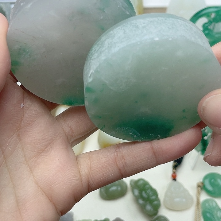 未镶嵌定制石英质玉（非洲翠）世***回