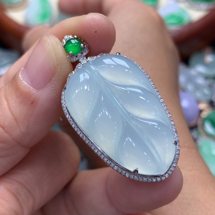 翡翠吊坠(不含链)18K金镶嵌