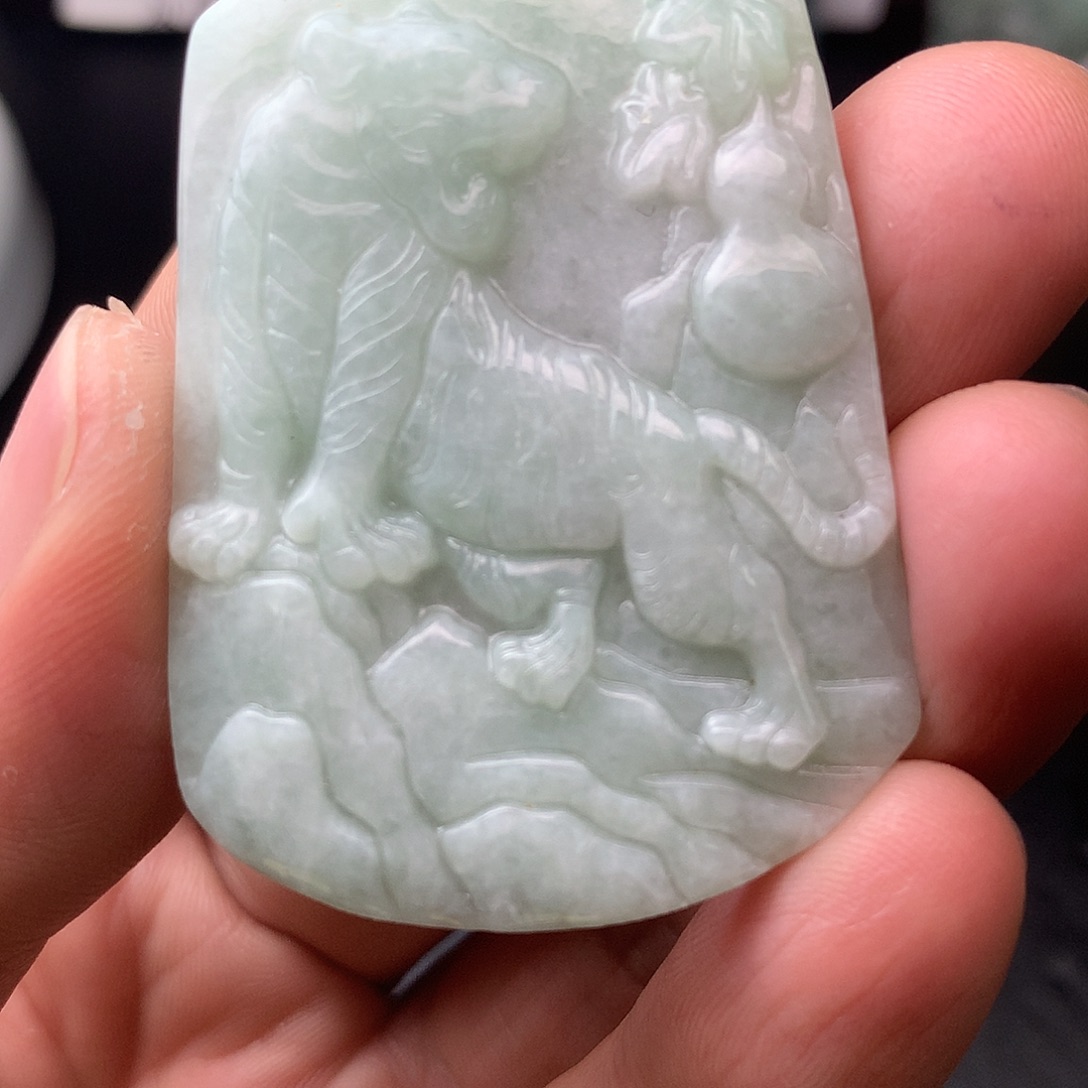 翡翠未镶嵌颈饰翡翠首饰和翡翠珠宝