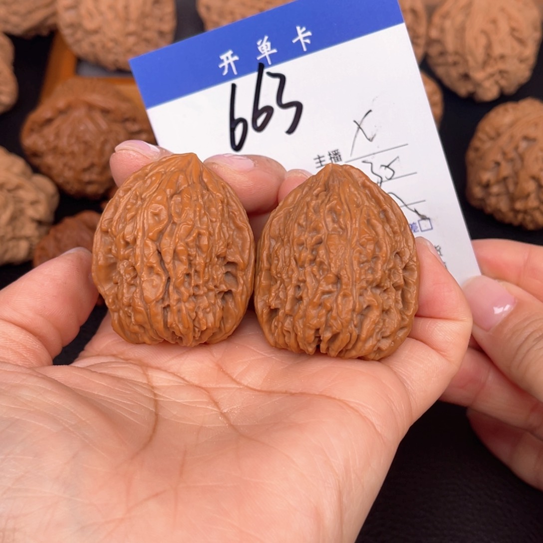 文玩核桃吊坠南疆35尺。 无刀修。 663